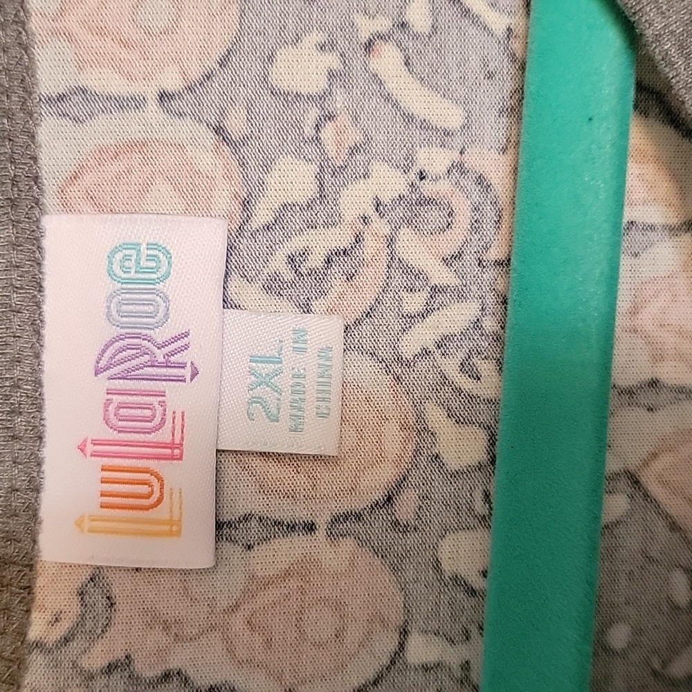 Lularoe Randy Style 3/4 Tee- Fan pattern - Picture 3 of 4